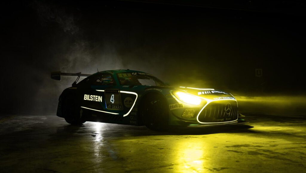 Bilstein Mercedes AMG GT3 bei den 24h Nürburgring Nordschleife mit elektroluminiszierenden Elementen.